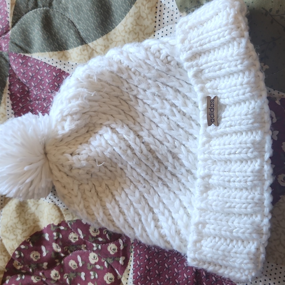 Adidas pom pom winter hat